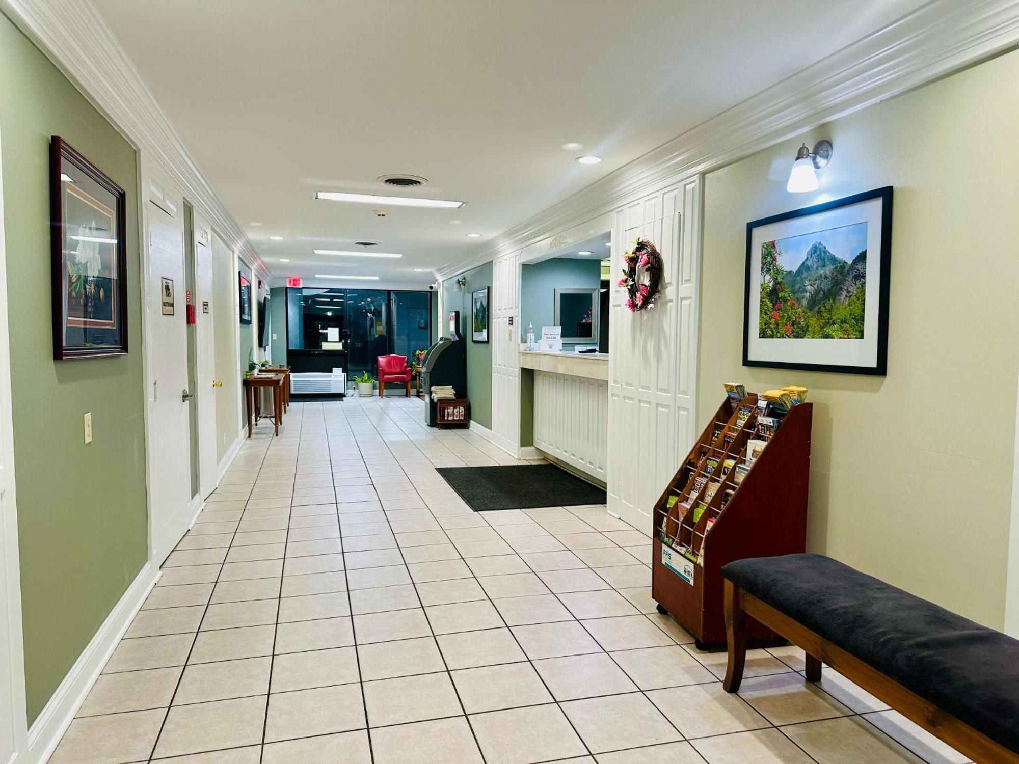 Astoria Hotel North Danville Exterior photo